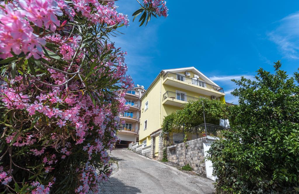 הרצג-נובי Adriana Apartments מראה חיצוני תמונה